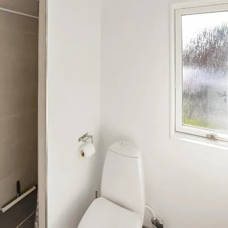 2 Bedroom Awesome In Holiday home *